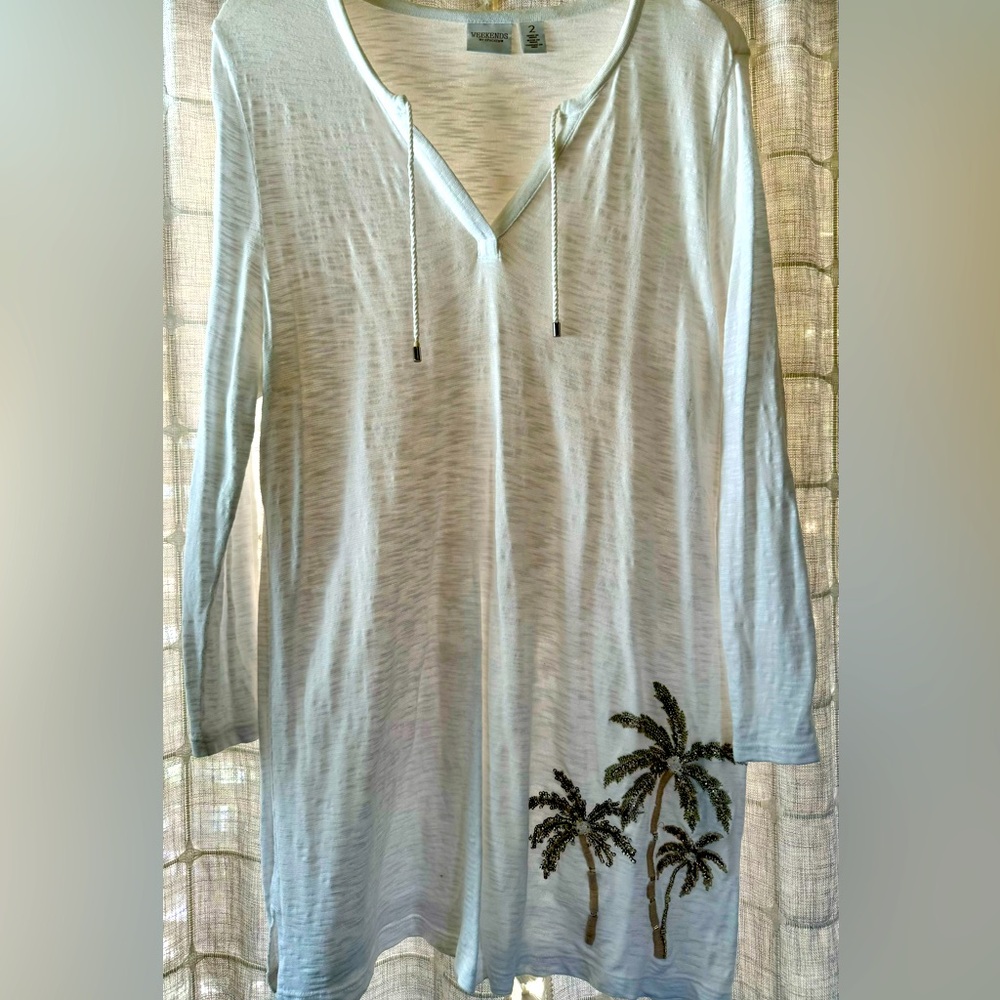 Chico’s split neck,palm tree beaded, cotton blend tunic. Washable